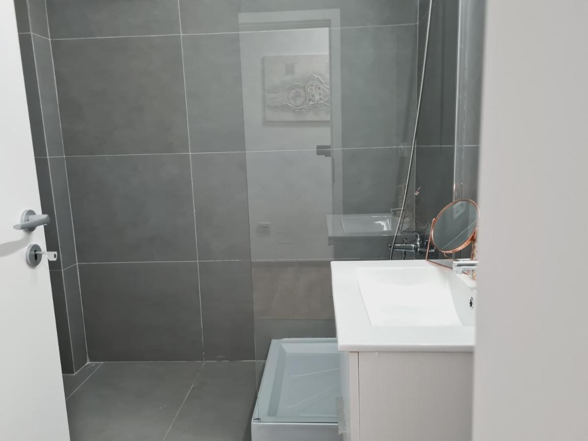 Lovely Ultracentral Apartment With Parking Cluj-Napoca Exteriör bild