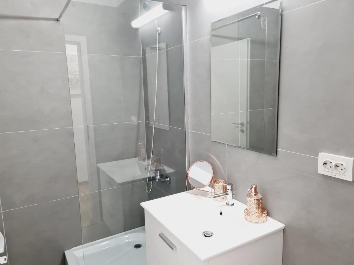 Lovely Ultracentral Apartment With Parking Cluj-Napoca Exteriör bild